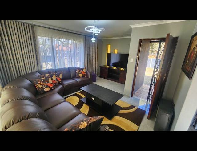 3 BEDROOM HOUSE FOR SALE IN MAYBERRY PARK